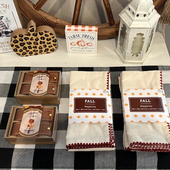 Set of 8 cotton Napkins and 8 Rings - Picture 3 of 5